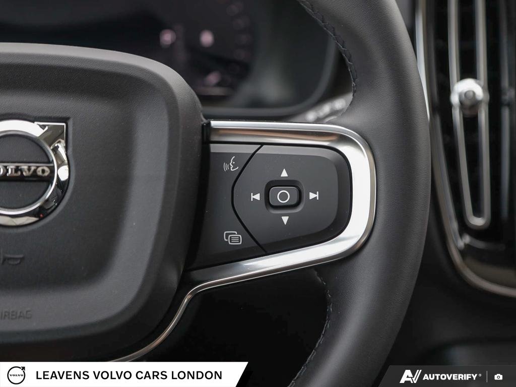 2026 Volvo XC40 ULTRA DARK THEME-17