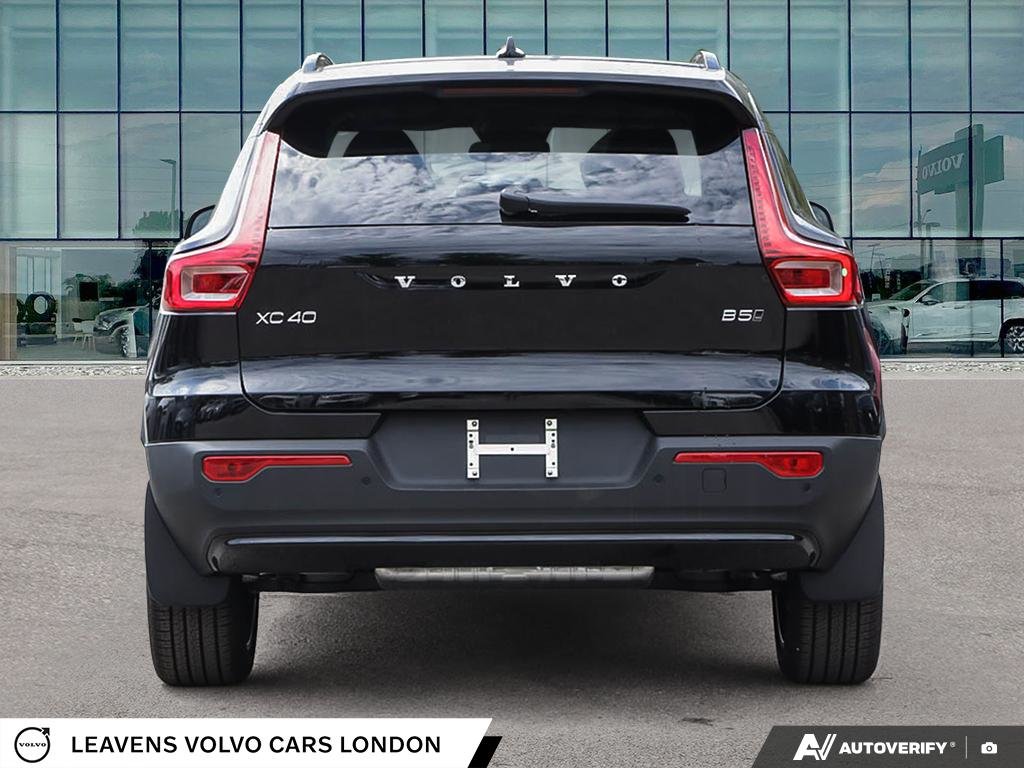 2026 Volvo XC40 ULTRA DARK THEME-4