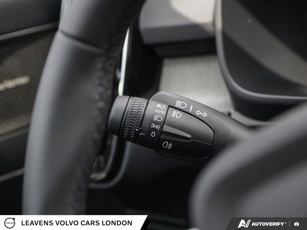 2026 Volvo XC40 ULTRA DARK THEME-15