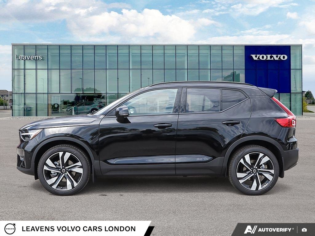 2026 Volvo XC40 ULTRA DARK THEME-2