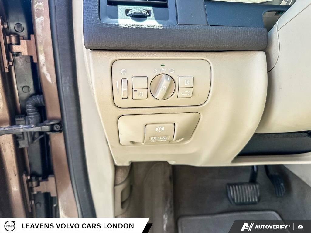 2012 Volvo XC60 T6 R-DESIGN-24
