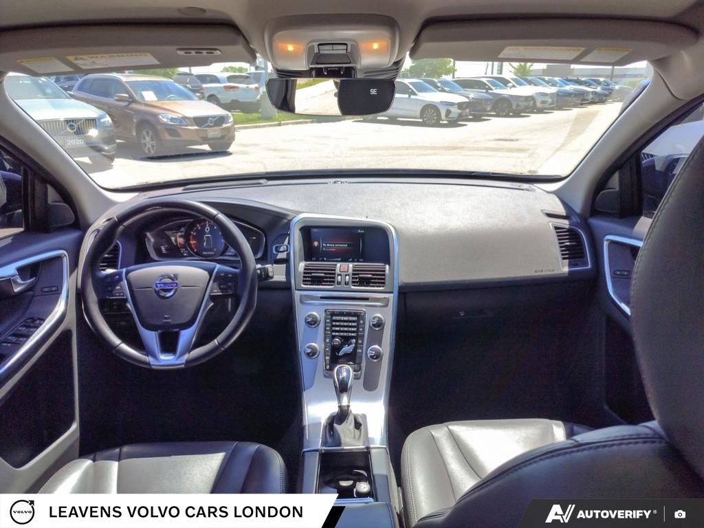 2017 Volvo XC60 T6 DRIVE-E PREMIER-23