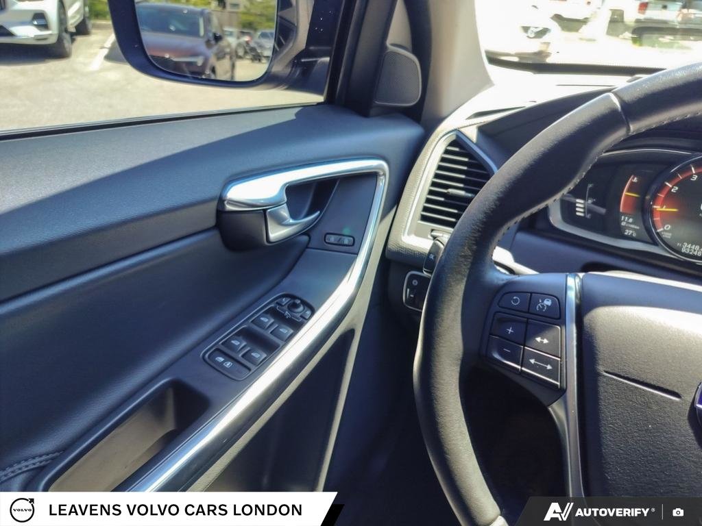 2017 Volvo XC60 T6 DRIVE-E PREMIER-16