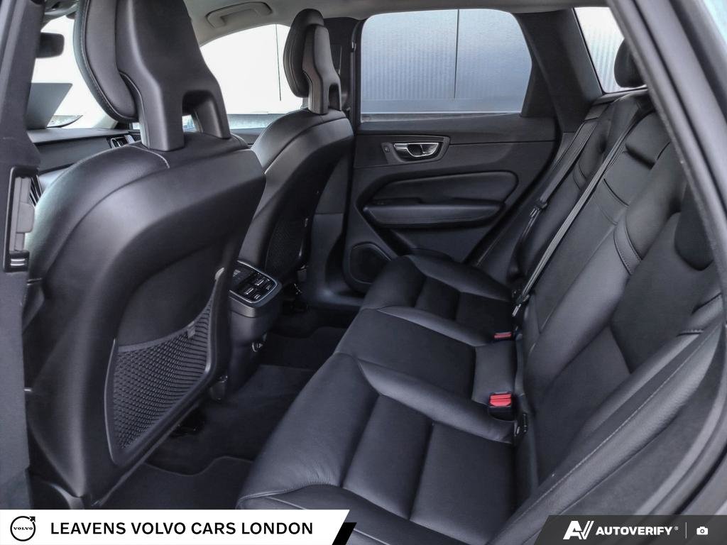2018 Volvo XC60 MOMENTUM-22
