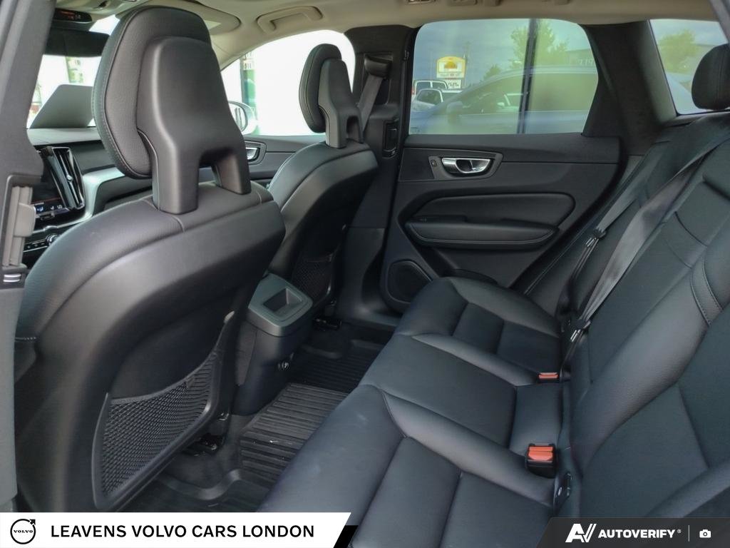 2018 Volvo XC60 MOMENTUM-22