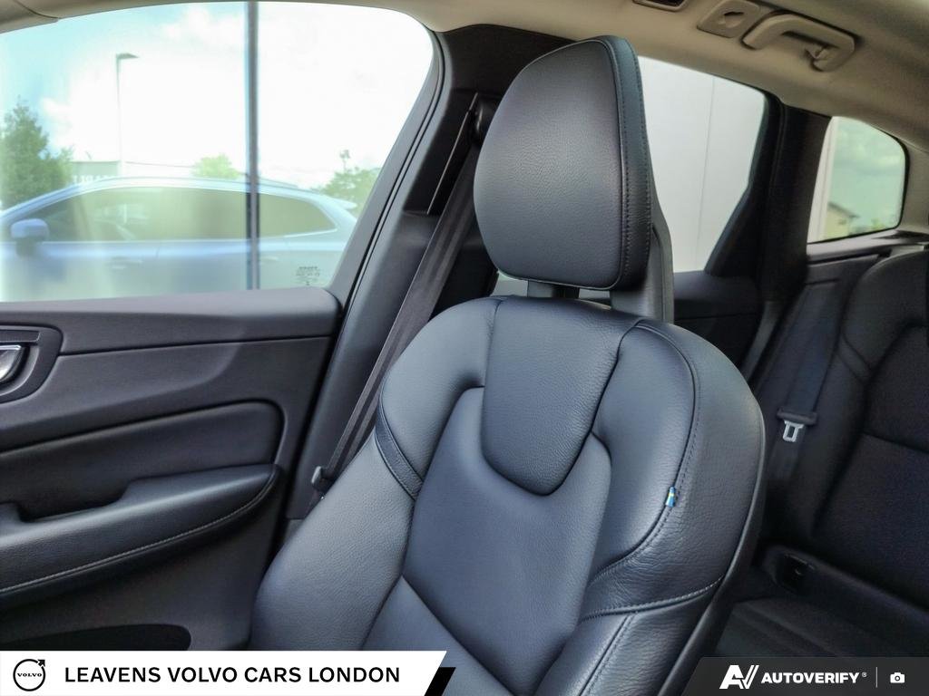 2018 Volvo XC60 MOMENTUM-19