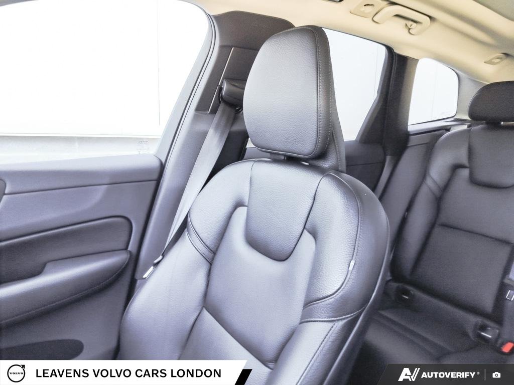 2019 Volvo XC60 MOMENTUM-19