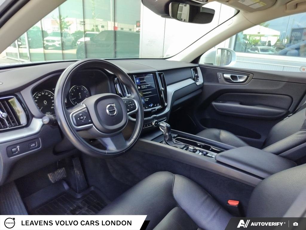 2019 Volvo XC60 MOMENTUM-12