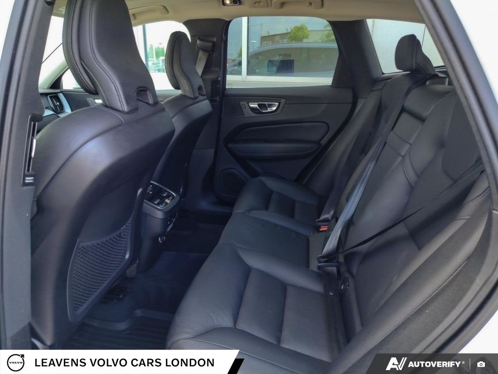 2019 Volvo XC60 MOMENTUM-22
