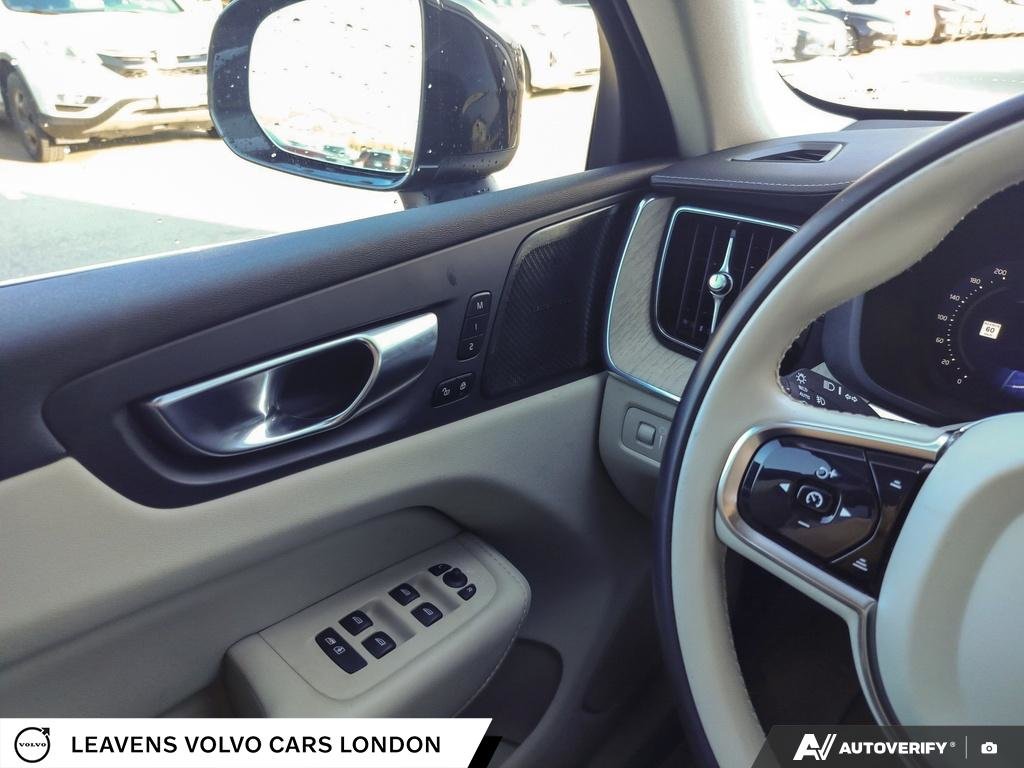 2022 Volvo XC60 INSCRIPTION-16