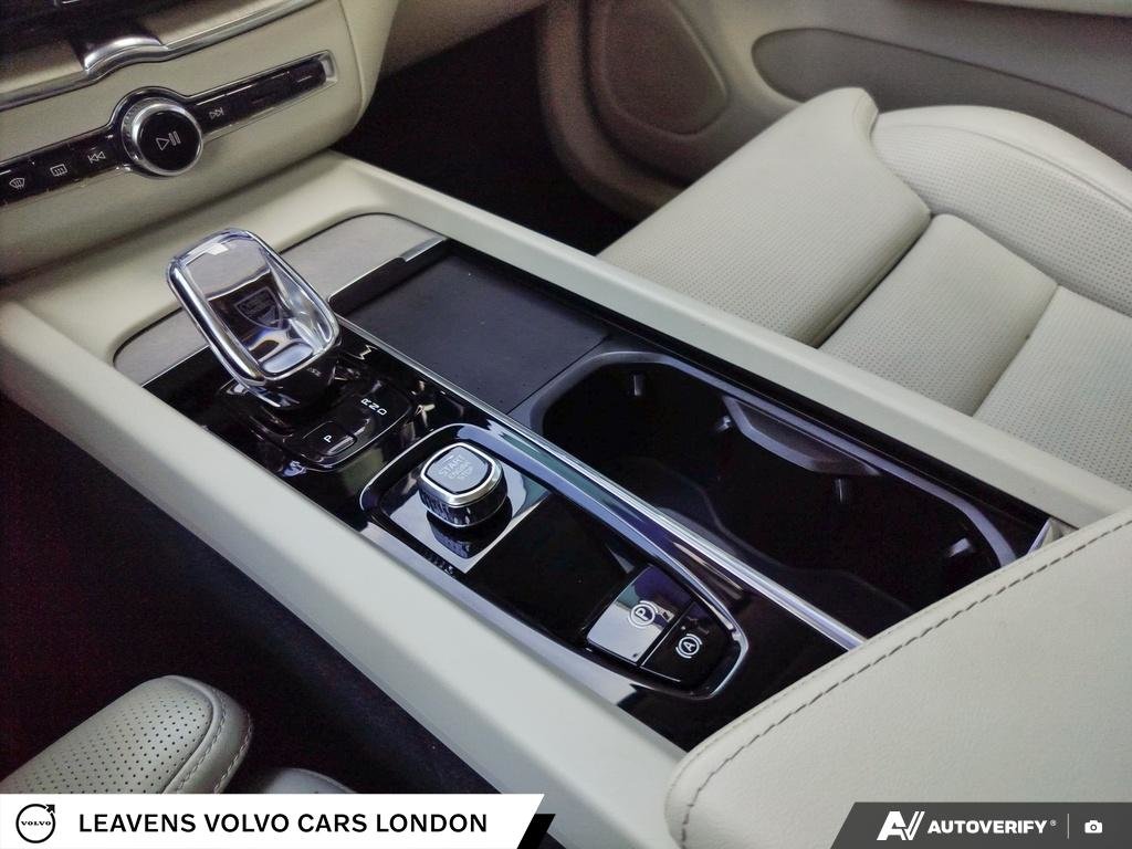 2022 Volvo XC60 INSCRIPTION-17