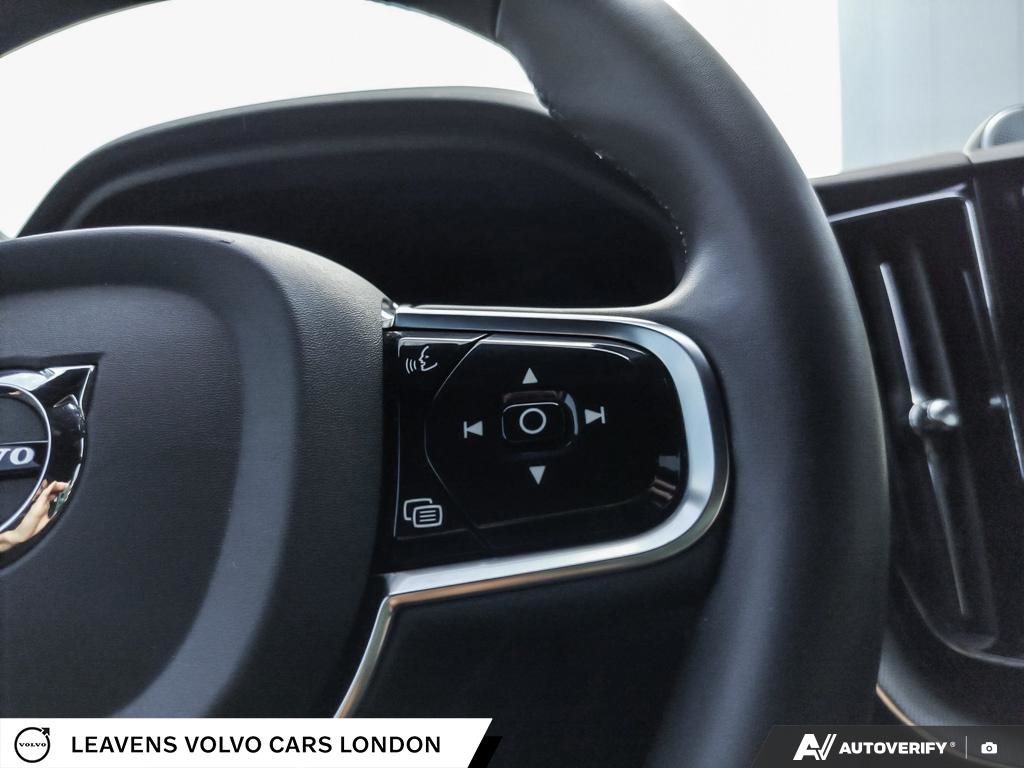 2022 Volvo XC60 R-DESIGN-15