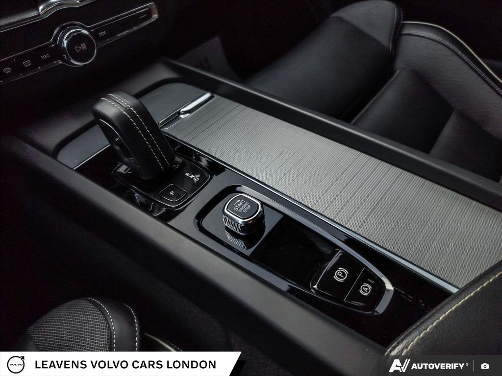2022 Volvo XC60 R-DESIGN-17