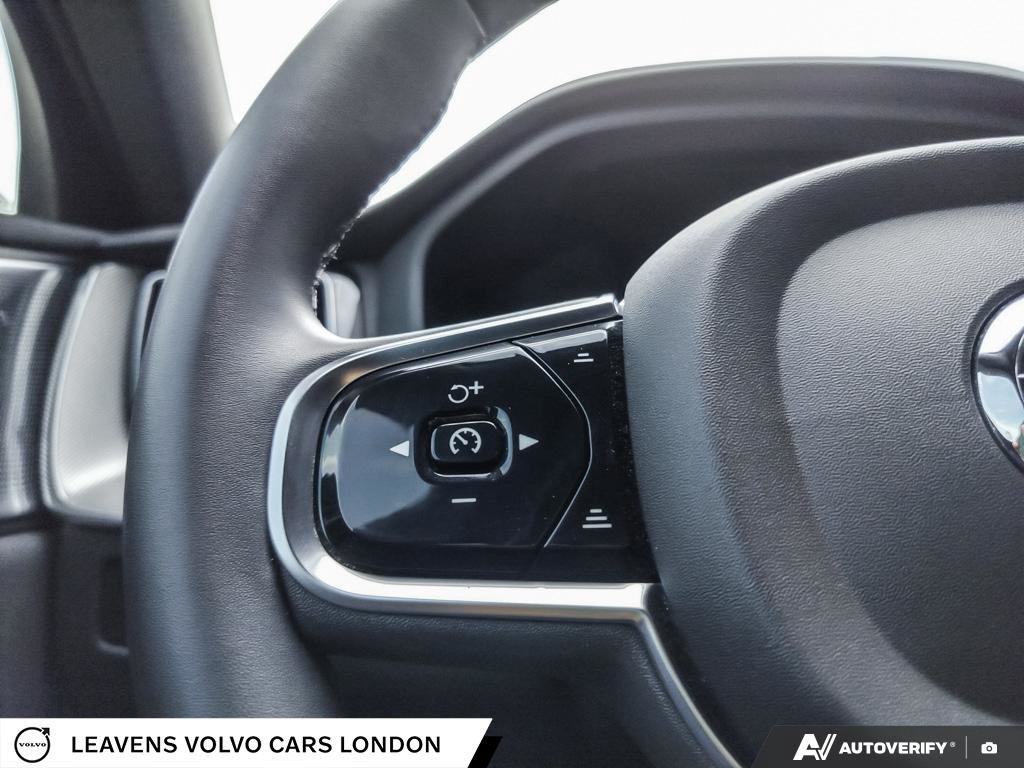 2022 Volvo XC60 R-DESIGN-29