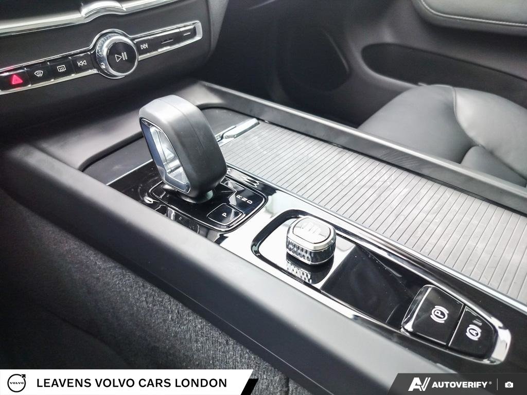 2024 Volvo XC60 CORE DARK THEME-17