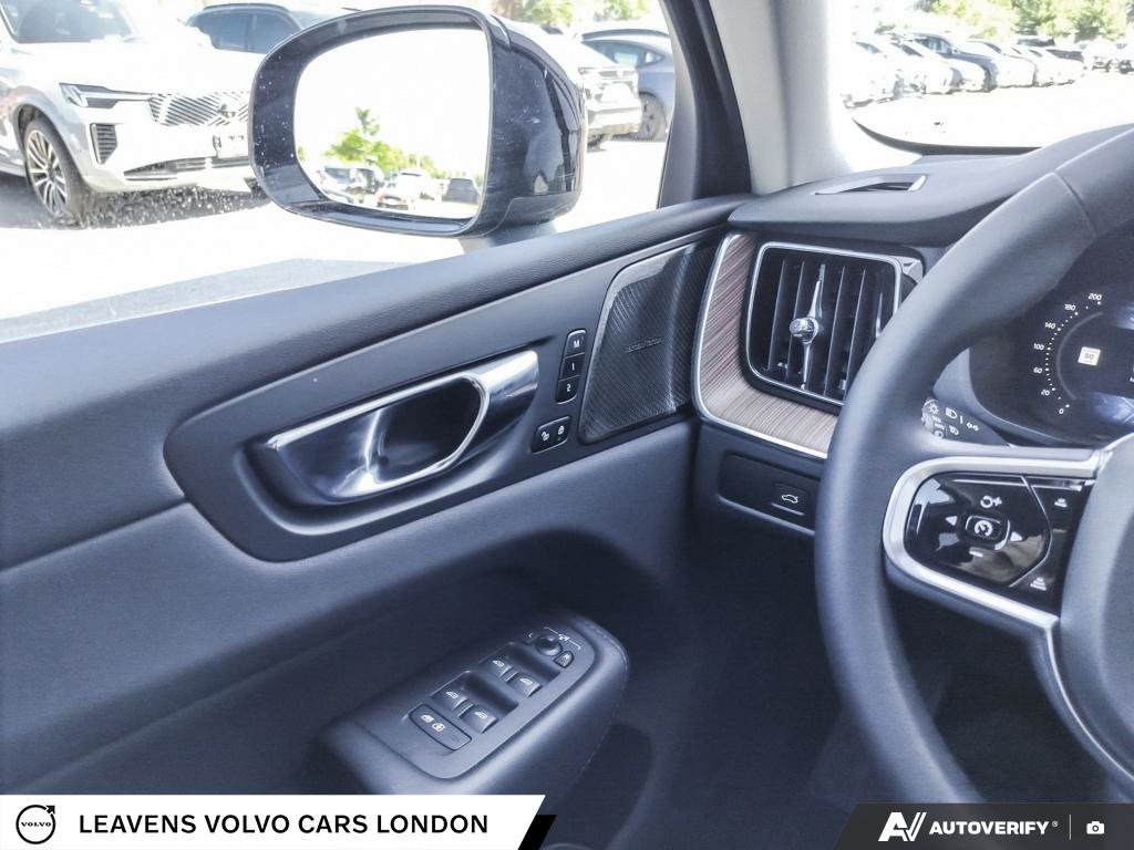 2024 Volvo XC60 PLUS DARK THEME-16