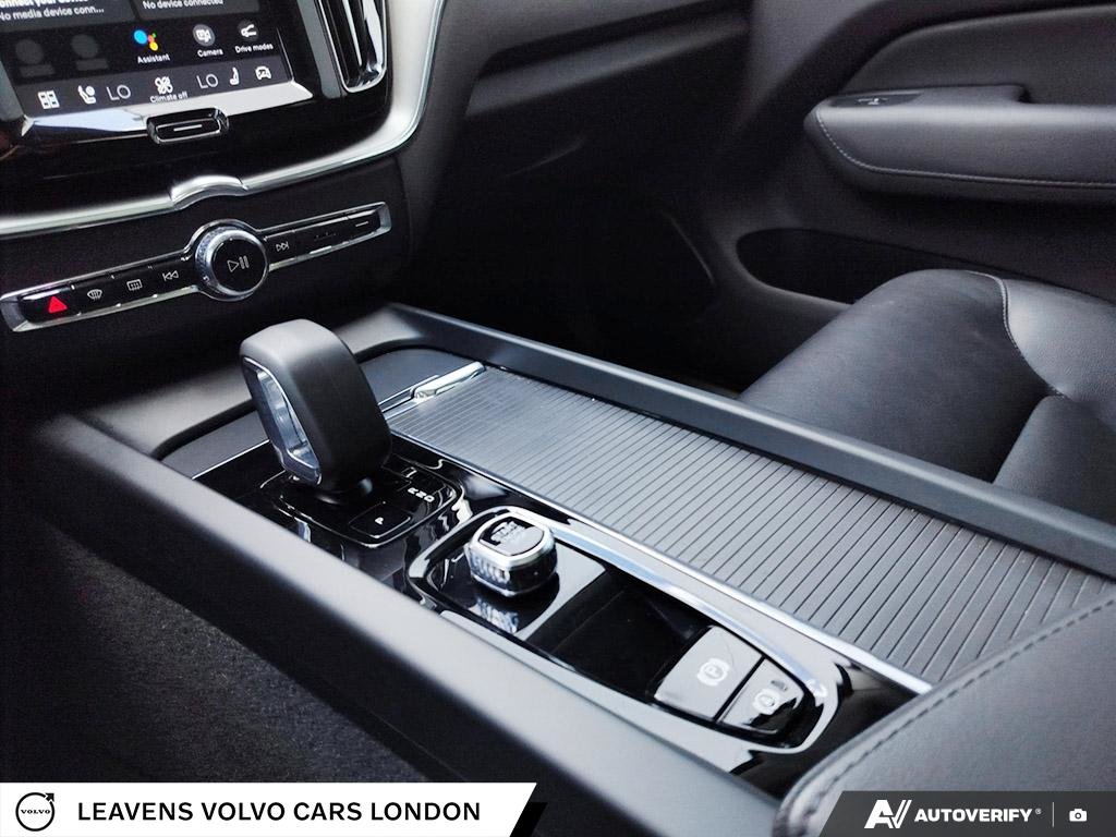 2025 Volvo XC60 CORE DARK THEME-17