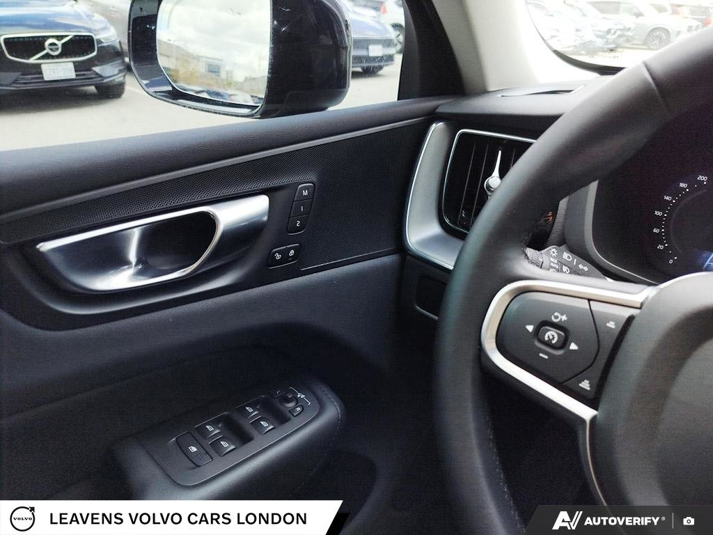 2025 Volvo XC60 CORE DARK THEME-16