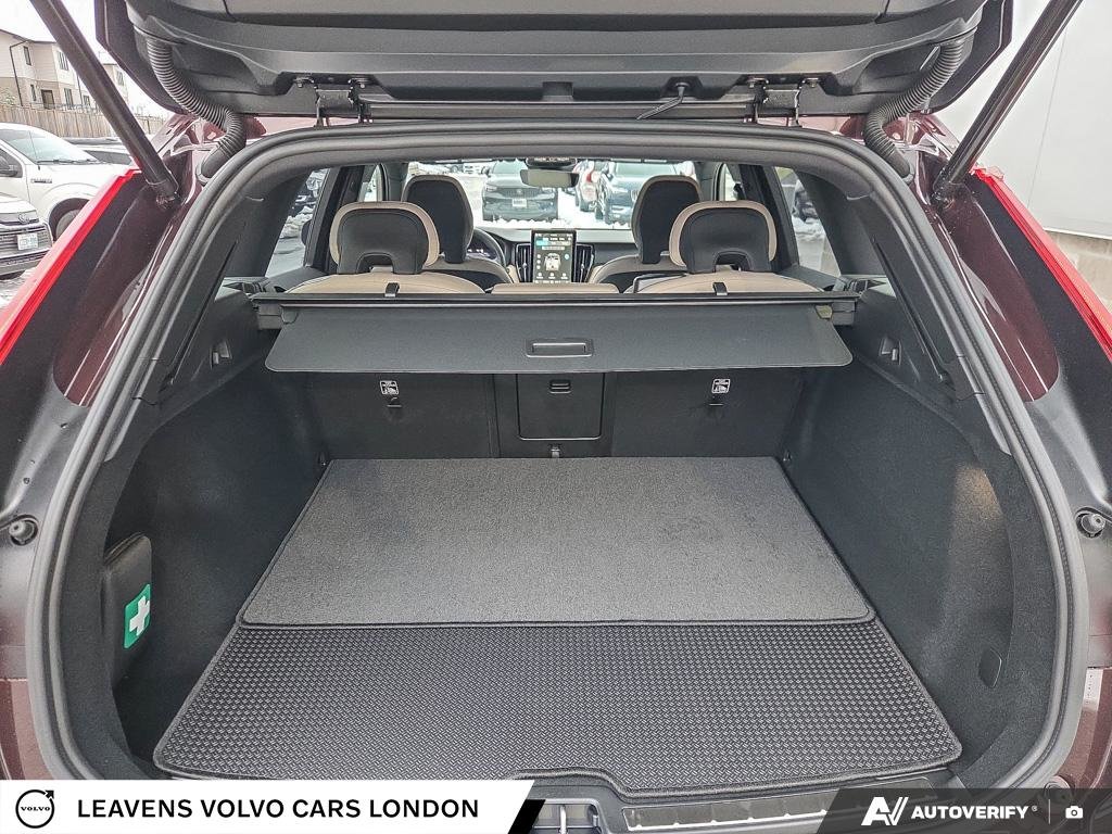 2026 Volvo XC60 PLUS DARK THEME-11