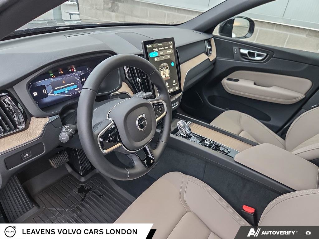 2026 Volvo XC60 PLUS DARK THEME-12