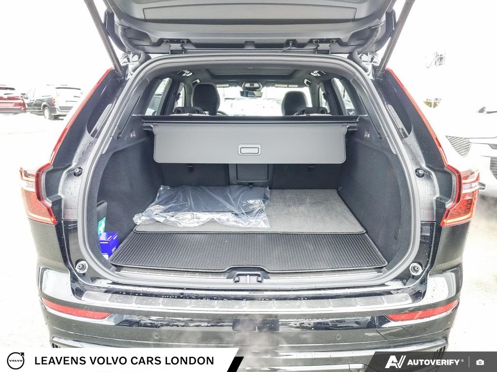 2026 Volvo XC60 PLUS DARK THEME-11