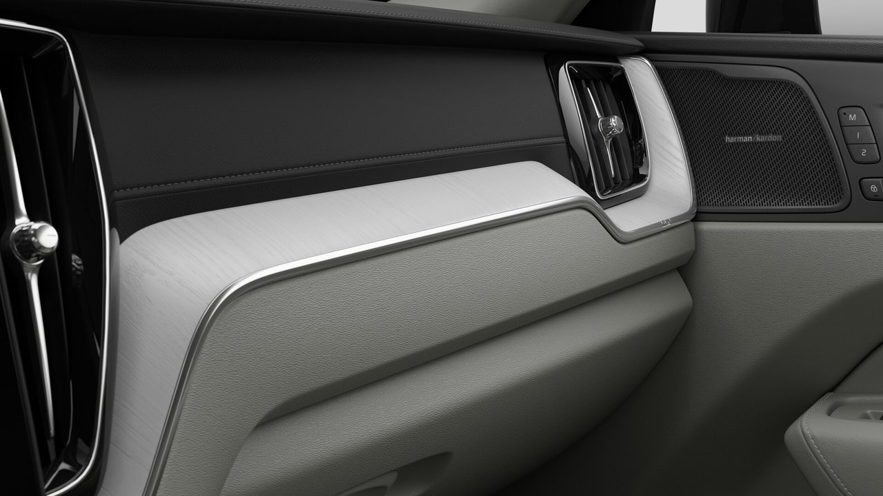 2026 Volvo XC60 ULTRA DARK THEME-8