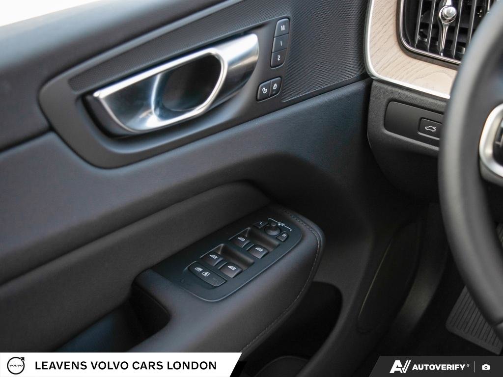 2026 Volvo XC60 PLUS DARK THEME-16