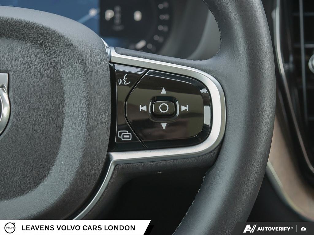 2026 Volvo XC60 CORE DARK THEME-17