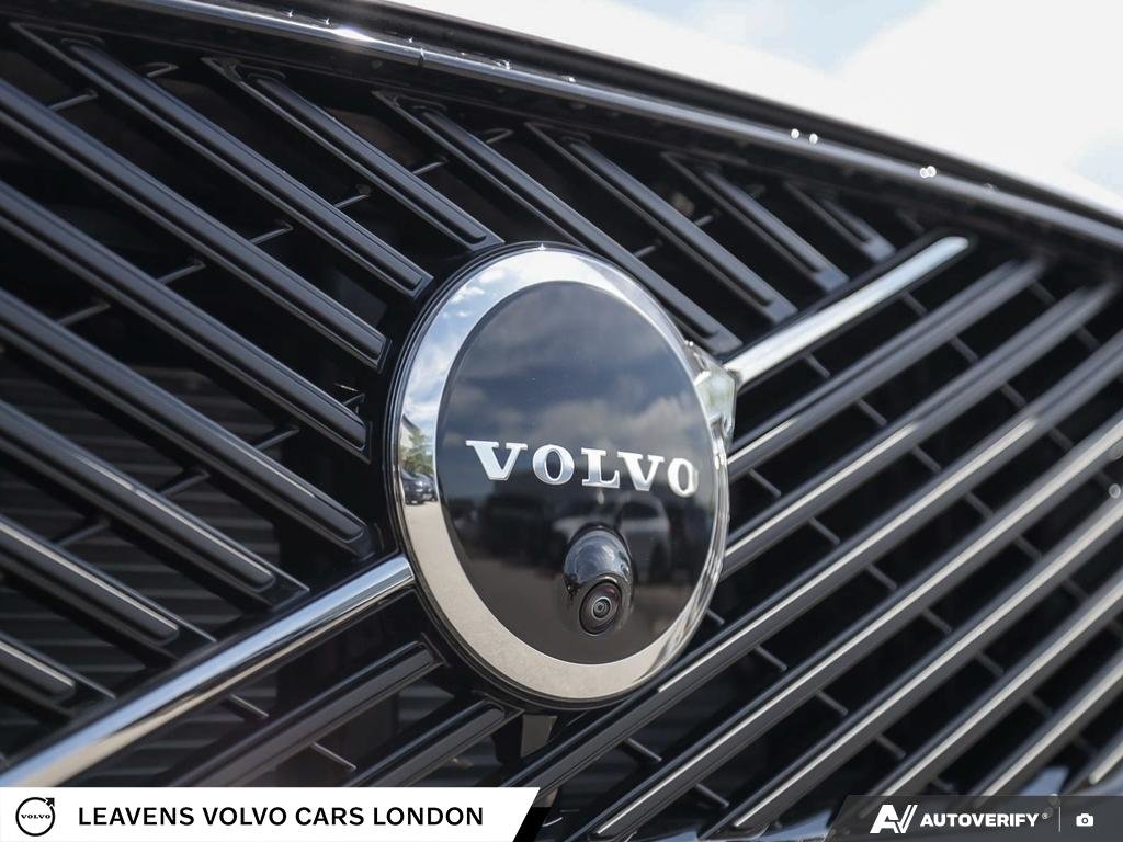 2027 Volvo XC60 PLUS DARK THEME-8