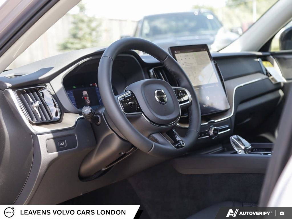 2027 Volvo XC60 PLUS DARK THEME-12