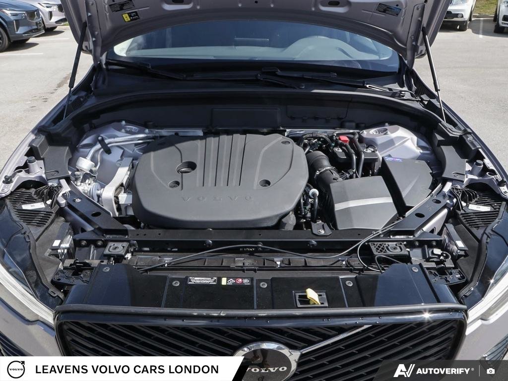 2027 Volvo XC60 PLUS DARK THEME-7