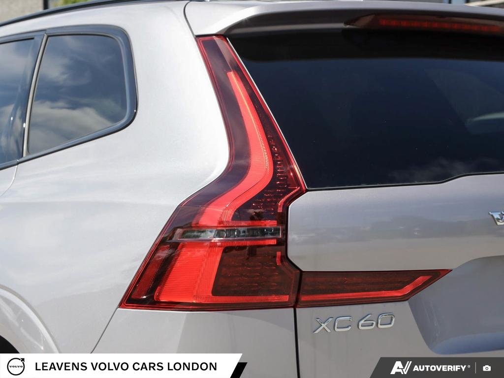 2027 Volvo XC60 PLUS DARK THEME-11
