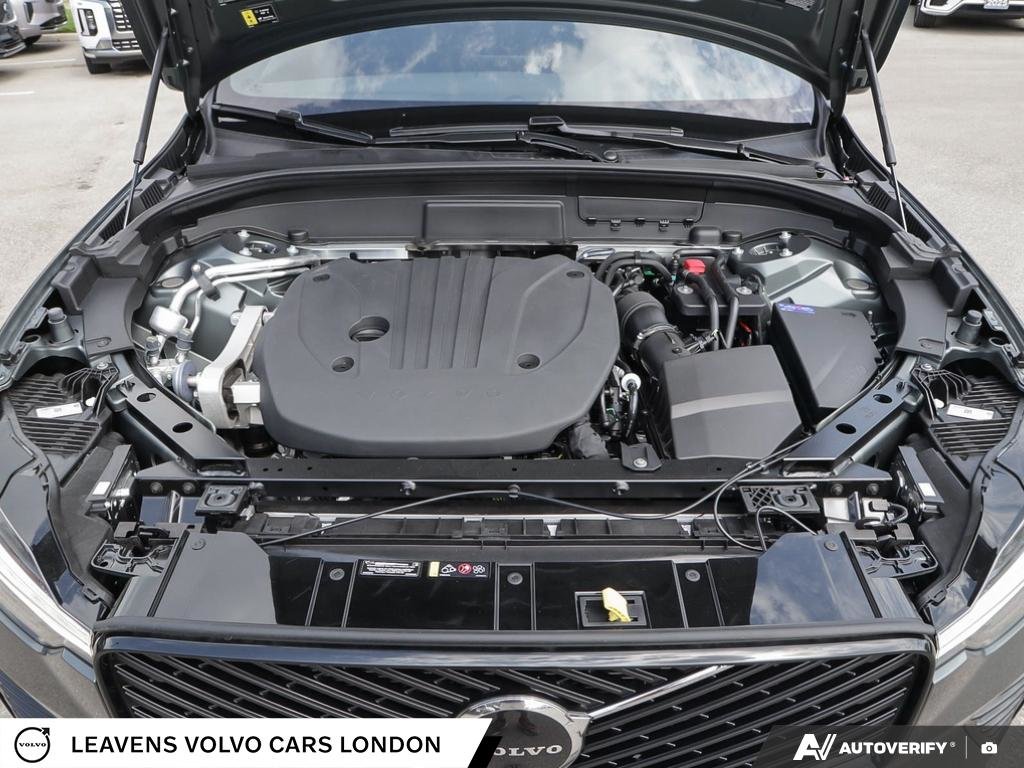 2027 Volvo XC60 PLUS DARK THEME-7