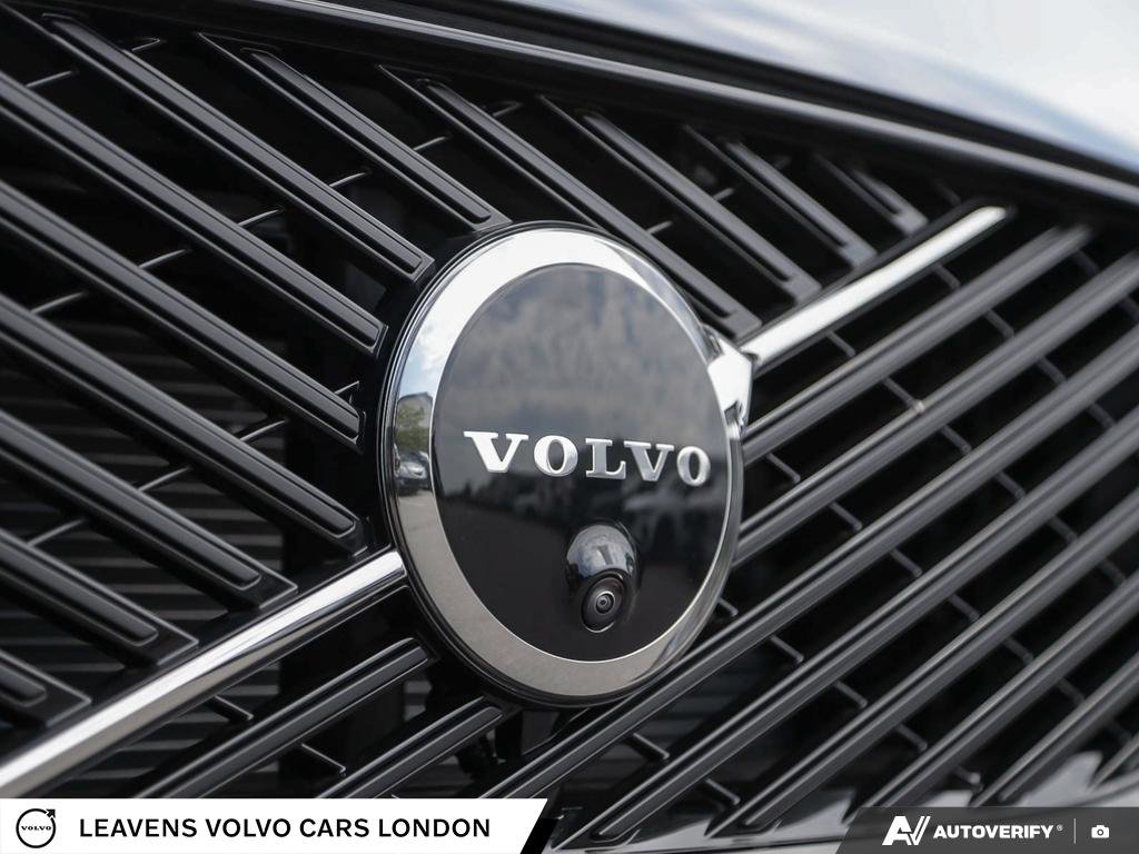 2027 Volvo XC60 PLUS DARK THEME-8