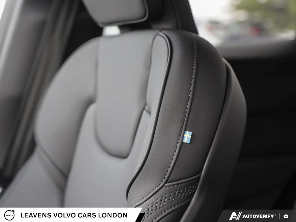 2027 Volvo XC60 PLUS DARK THEME-22