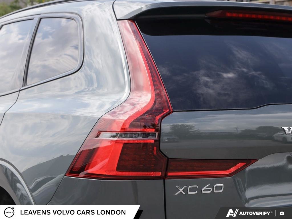 2027 Volvo XC60 PLUS DARK THEME-11