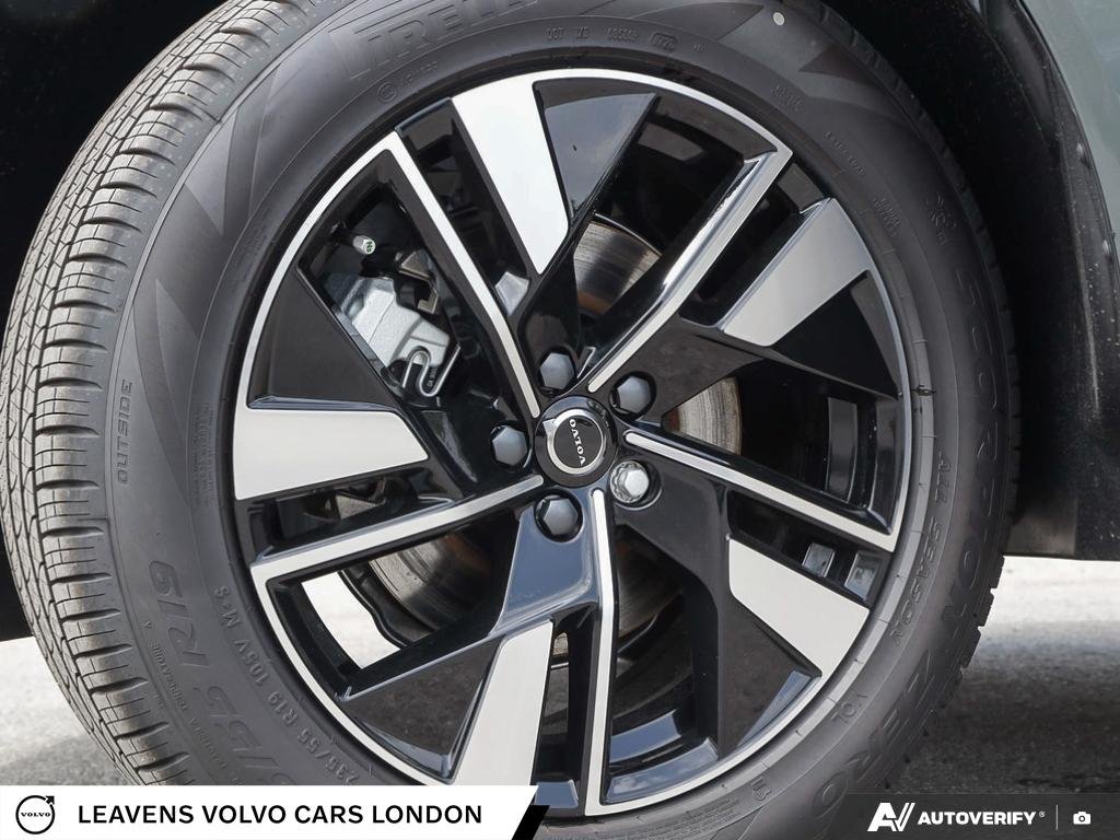 2027 Volvo XC60 PLUS DARK THEME-5