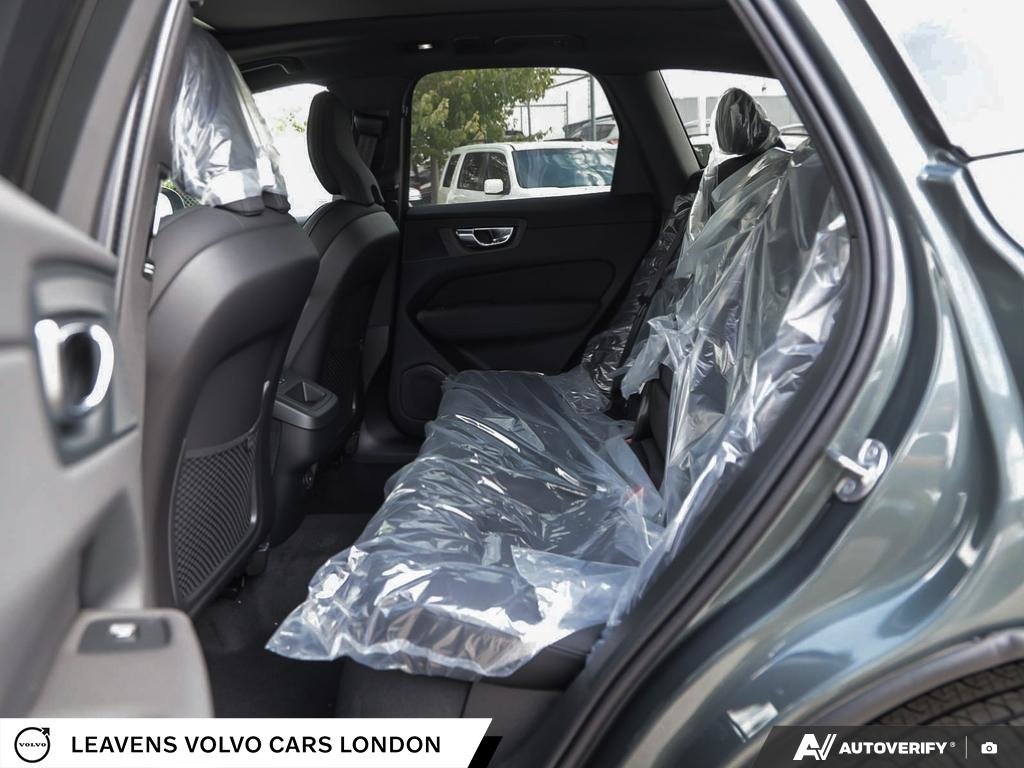 2027 Volvo XC60 PLUS DARK THEME-23