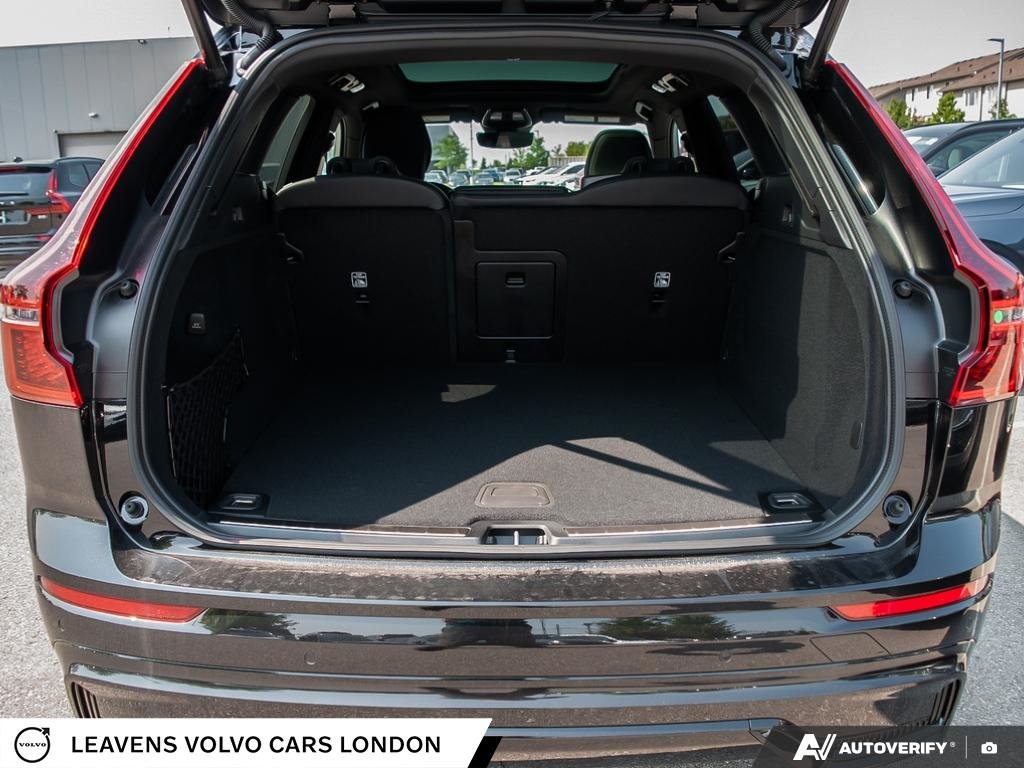 2027 Volvo XC60 ULTRA BLACK EDITION-10