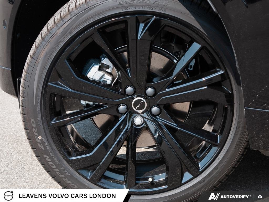 2027 Volvo XC60 ULTRA BLACK EDITION-5