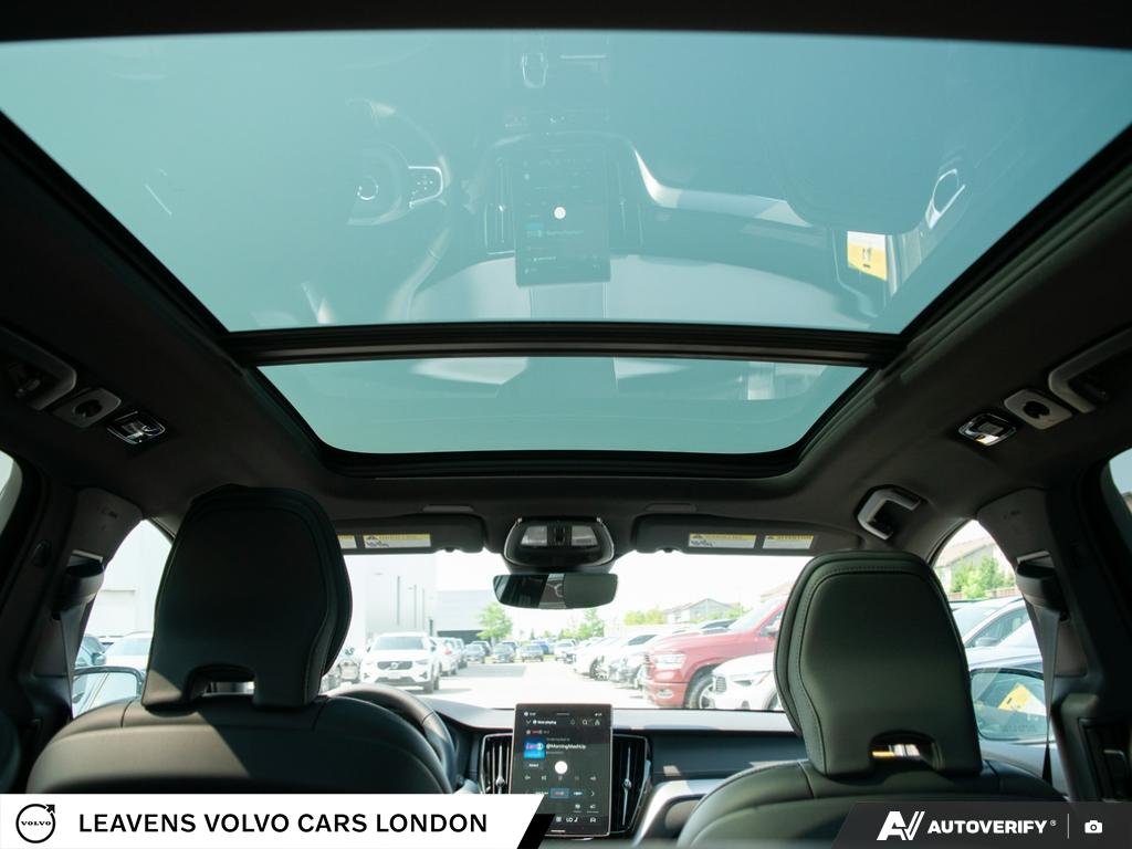 2027 Volvo XC60 ULTRA BLACK EDITION-25