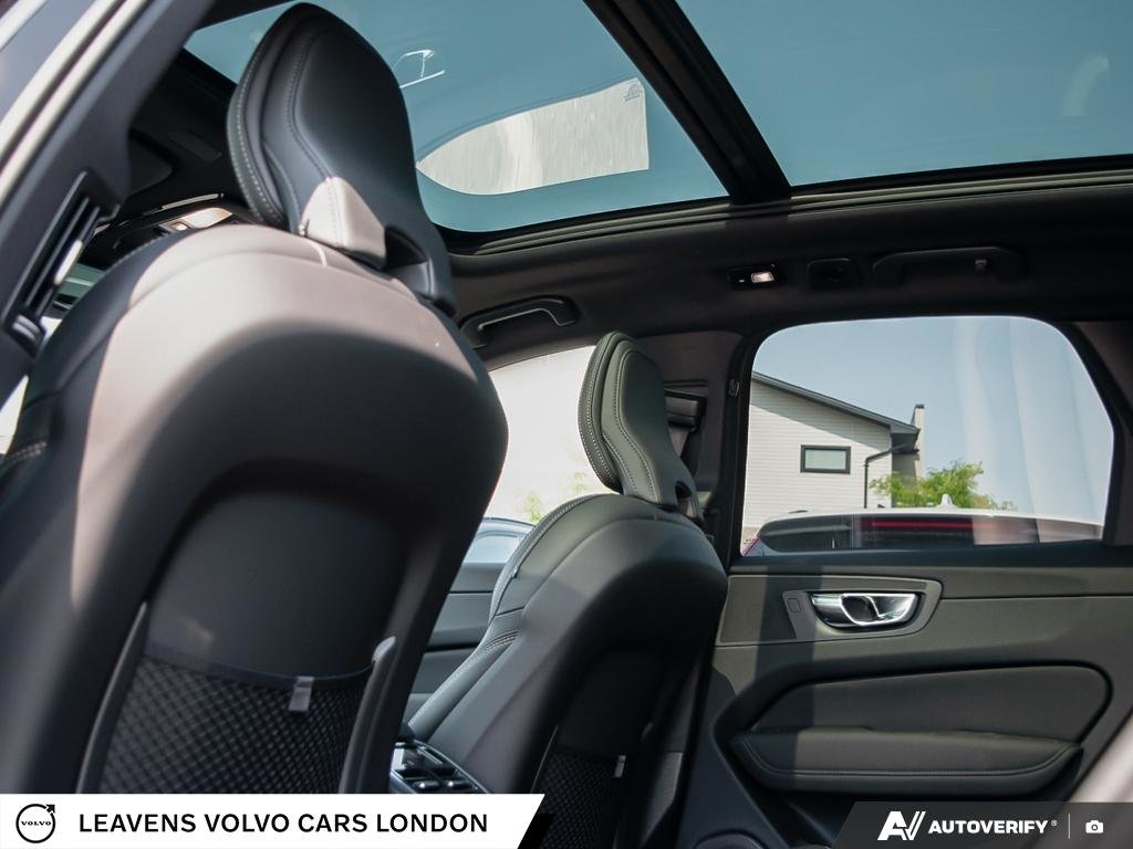 2027 Volvo XC60 ULTRA BLACK EDITION-23