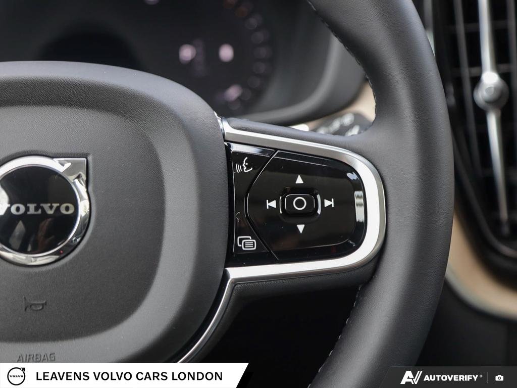 2027 Volvo XC60 ULTRA DARK THEME-17