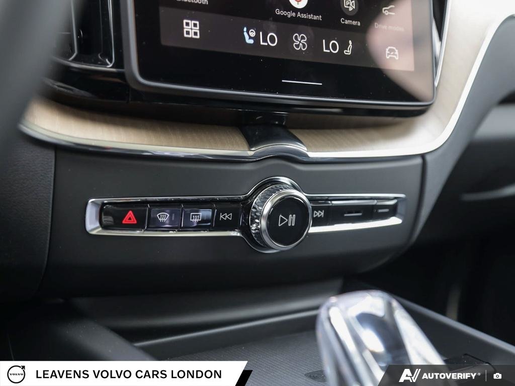 2027 Volvo XC60 ULTRA DARK THEME-19