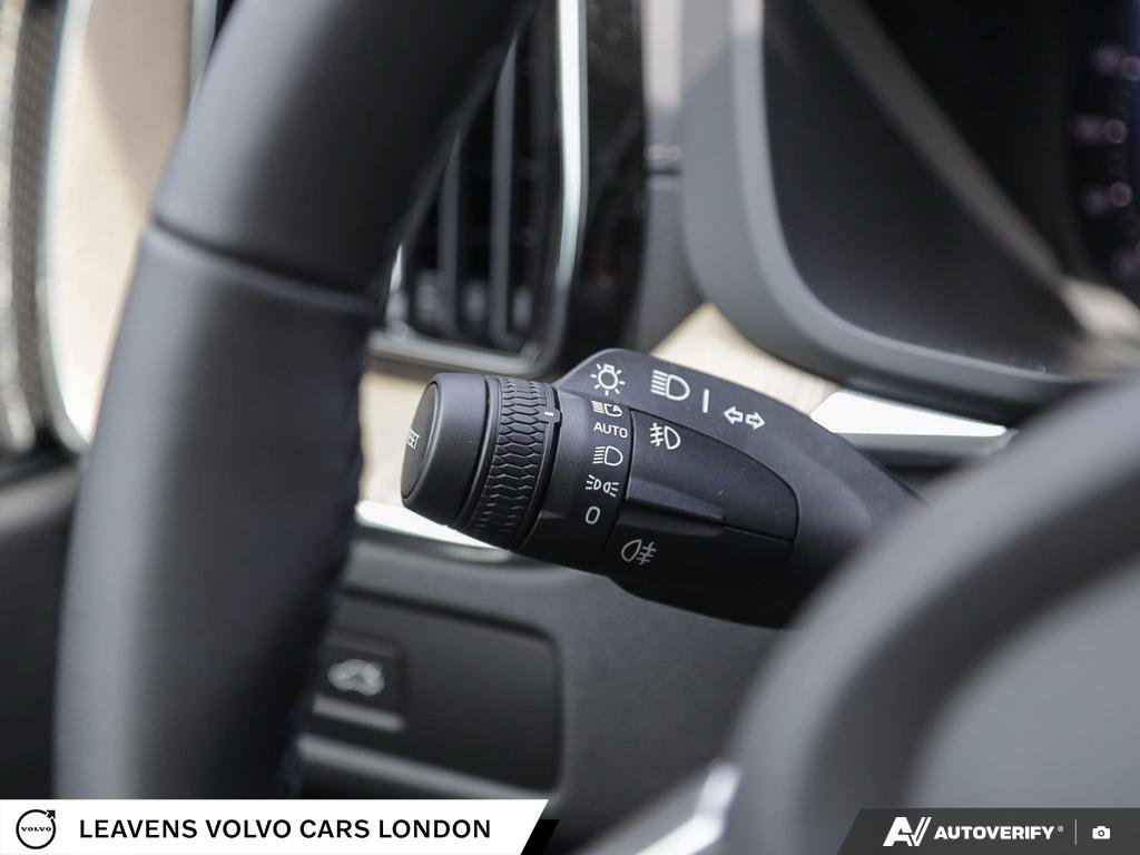 2027 Volvo XC60 ULTRA DARK THEME-15