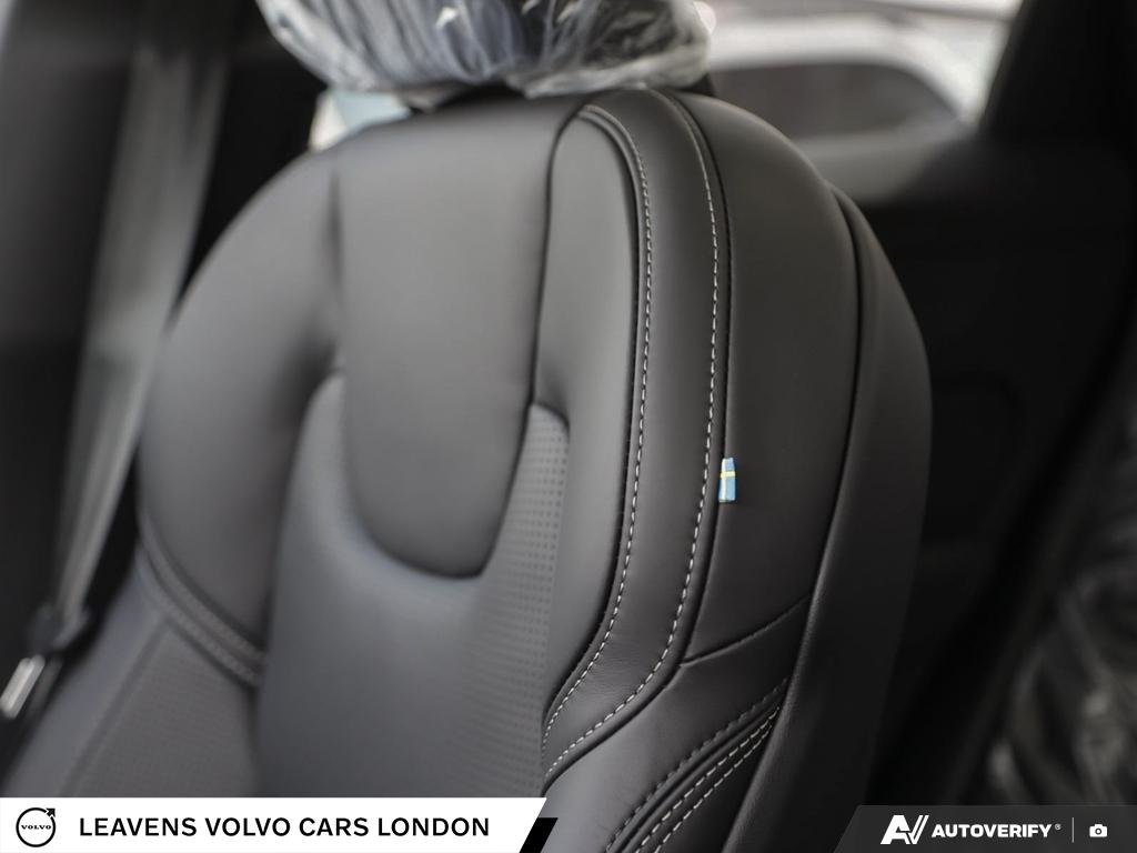2027 Volvo XC60 ULTRA DARK THEME-22