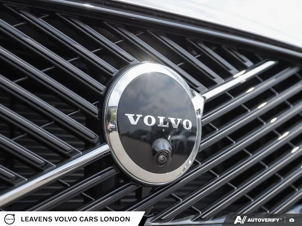 2027 Volvo XC60 ULTRA DARK THEME-8