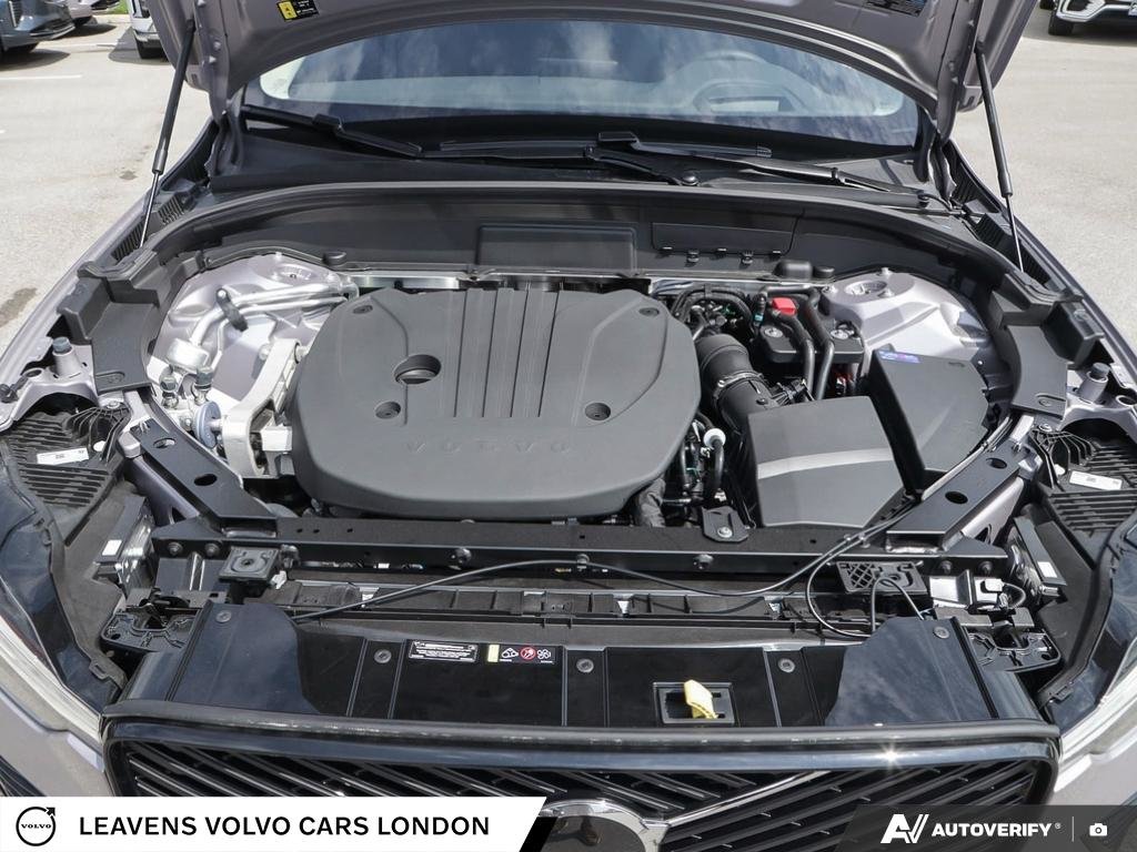 2027 Volvo XC60 ULTRA DARK THEME-7