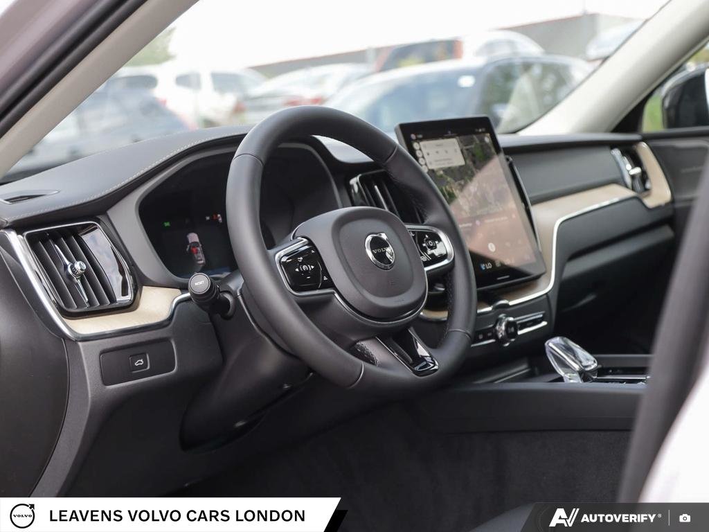 2027 Volvo XC60 ULTRA DARK THEME-12