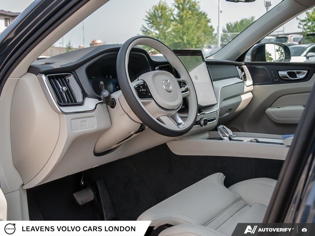 2027 Volvo XC60 ULTRA DARK THEME-12